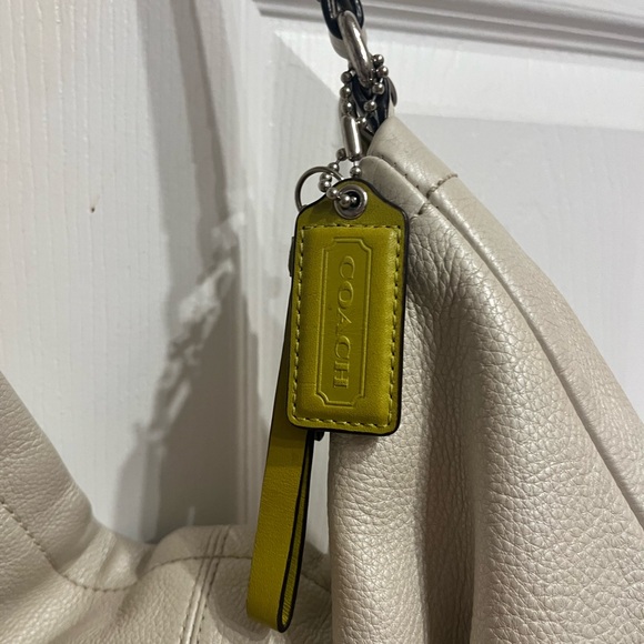Coach Cream Leather Shoulder Bag (authentic) - Picture 4 of 5